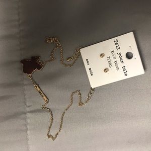 NWT NECKLACE